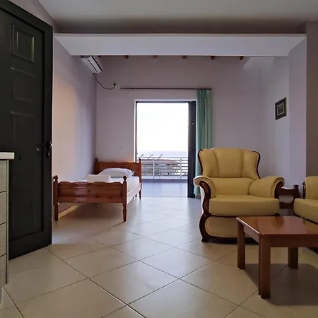 Penthouse 50 M From The Beach Apartment